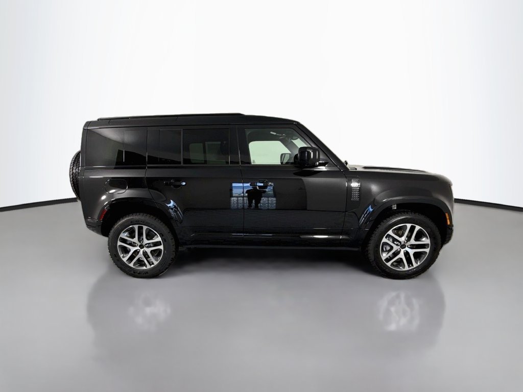 New 2026 Santorini Black Land Rover X-Dynamic SE image 8
