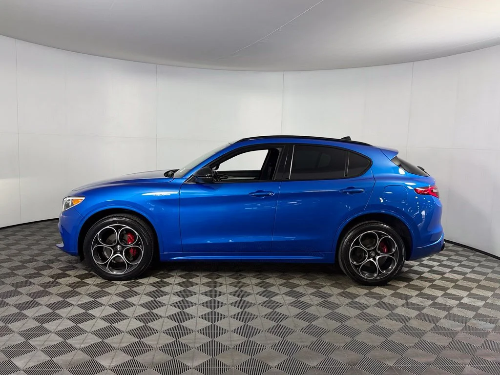Used 2023  Alfa Romeo Veloce image 9