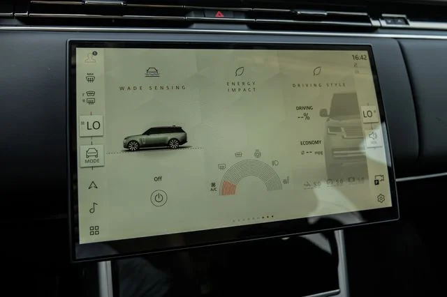 New 2026 Fuji White Land Rover SE image 40