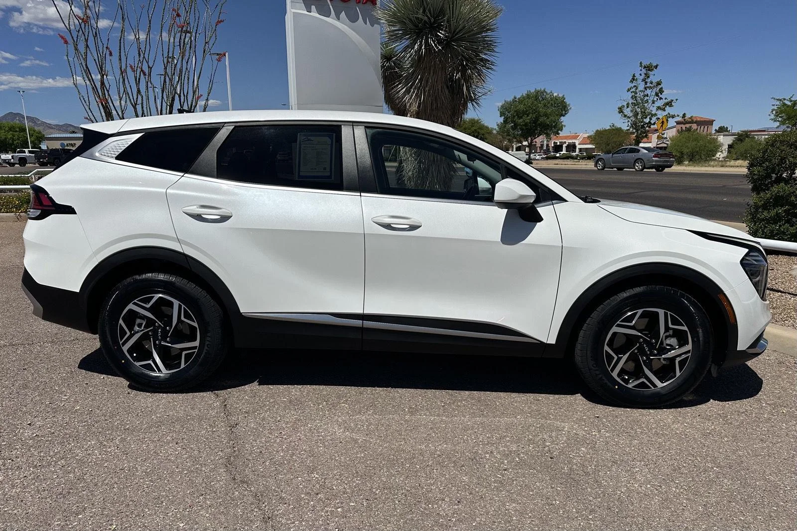2025 Kia Sportage LX - Photo 8