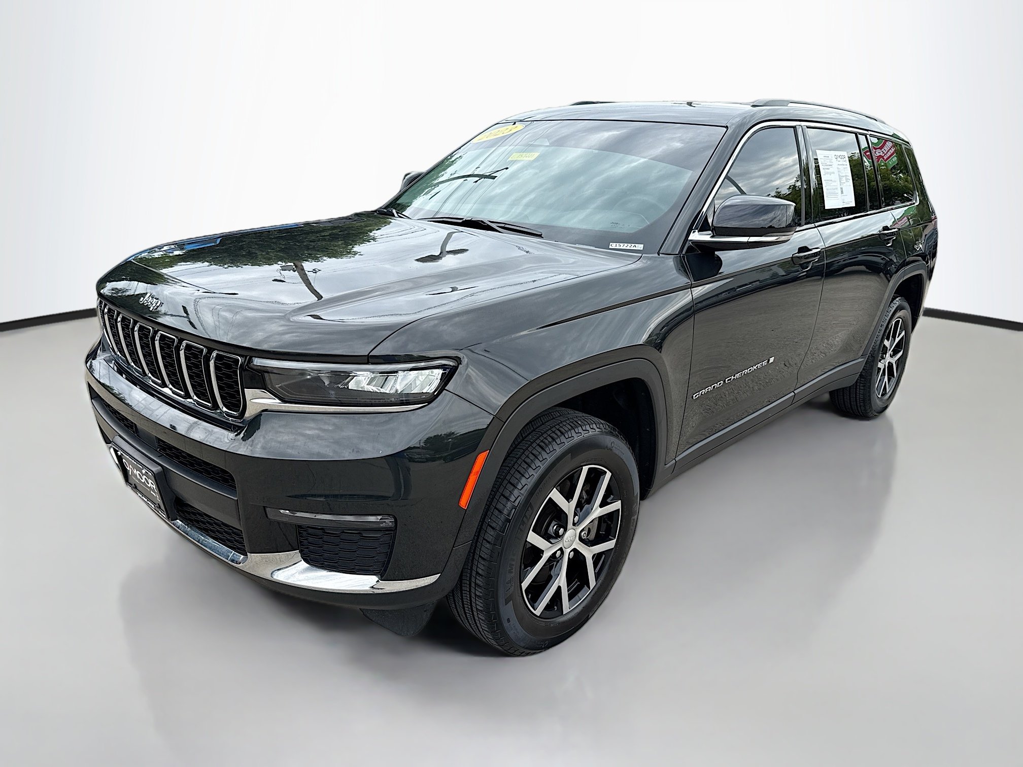 Used 2023 Rocky Mountain Pearlcoat Jeep Limited image 3