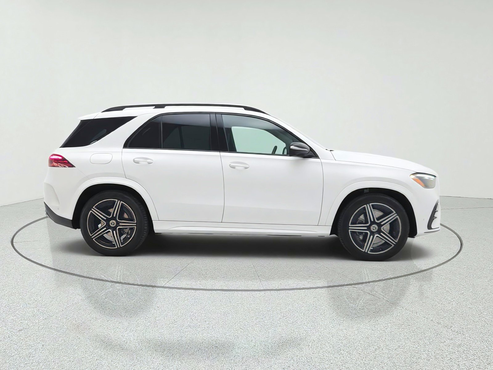 New 2026 MANUFAKTUR Moonlight White Magno Mercedes-Benz GLE 450 4MATIC® SUV image 4