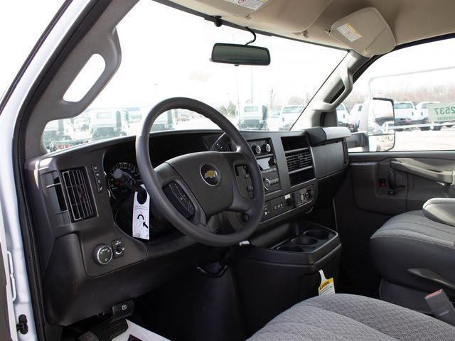 New 2025 Summit White Chevrolet 1WT image 5
