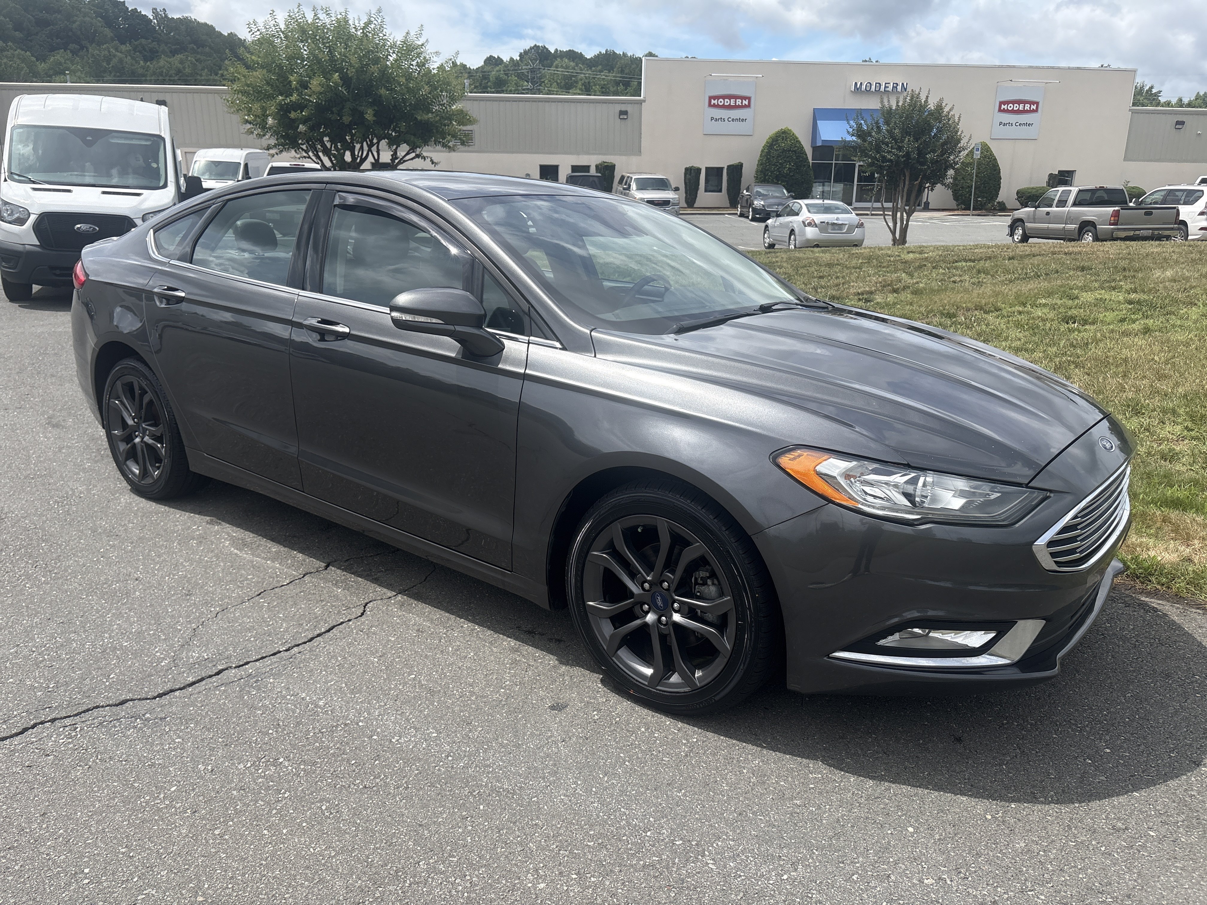 Used 2018 Magnetic Metallic Ford SE image 11