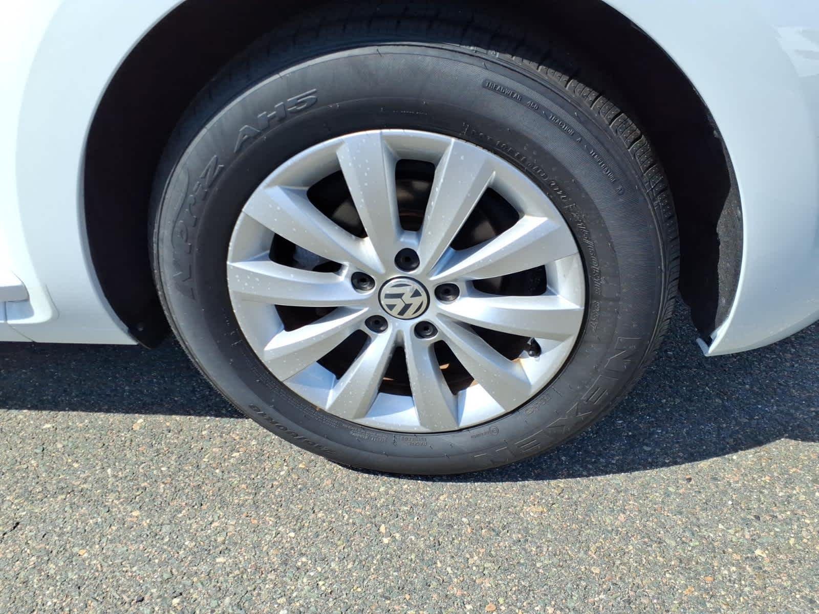 Used 2018 Pure White/Black Roof Volkswagen S image 8
