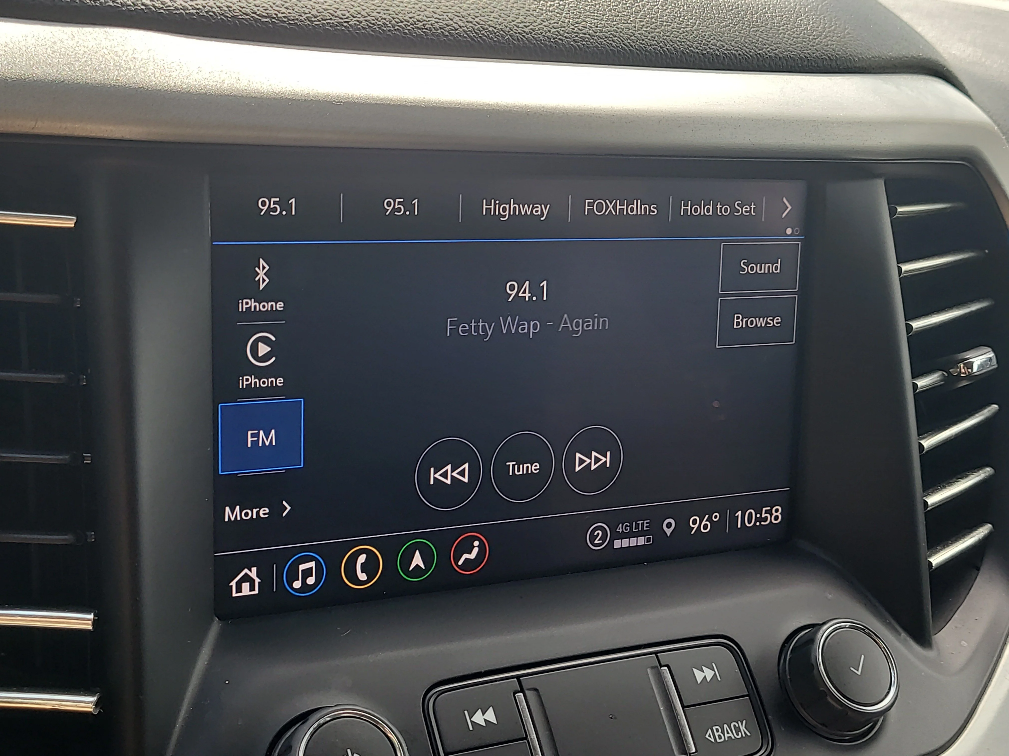 Used 2023 Summit White GMC SLE image 22