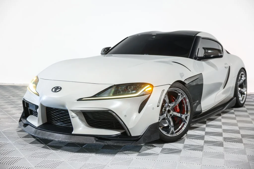 Used 2022 White Toyota 3.0 image 2