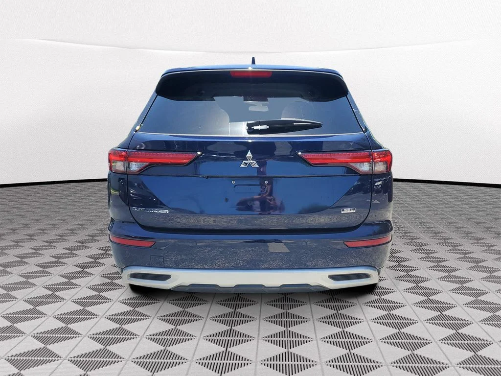 Used 2022  Mitsubishi SEL image 5