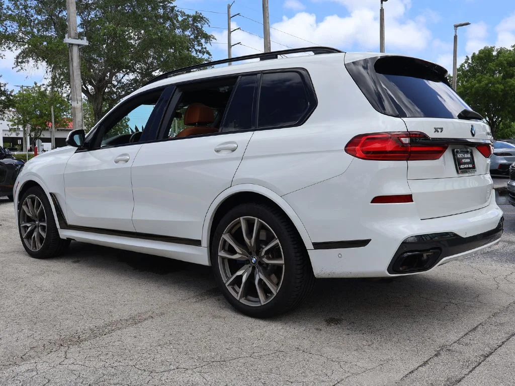 Used 2021 White BMW M50i image 15