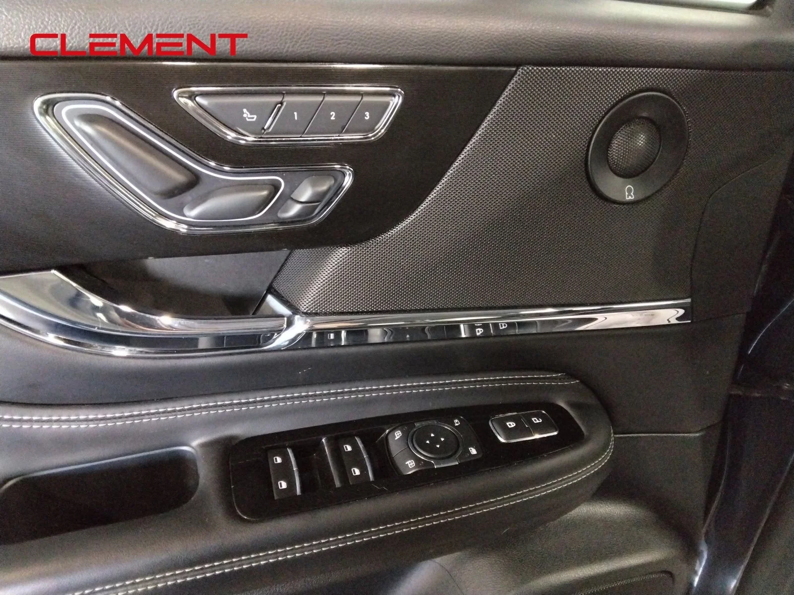 Used 2021 Black Lincoln Grand Touring image 32