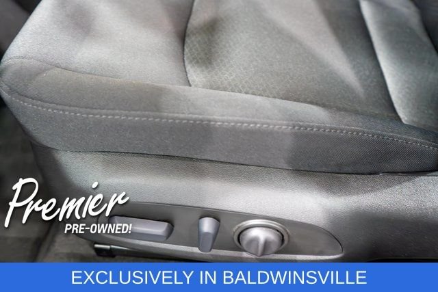 Used 2025 White Chevrolet LT image 17