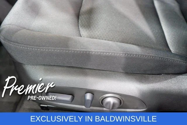 Used 2025 White Chevrolet LT image 17