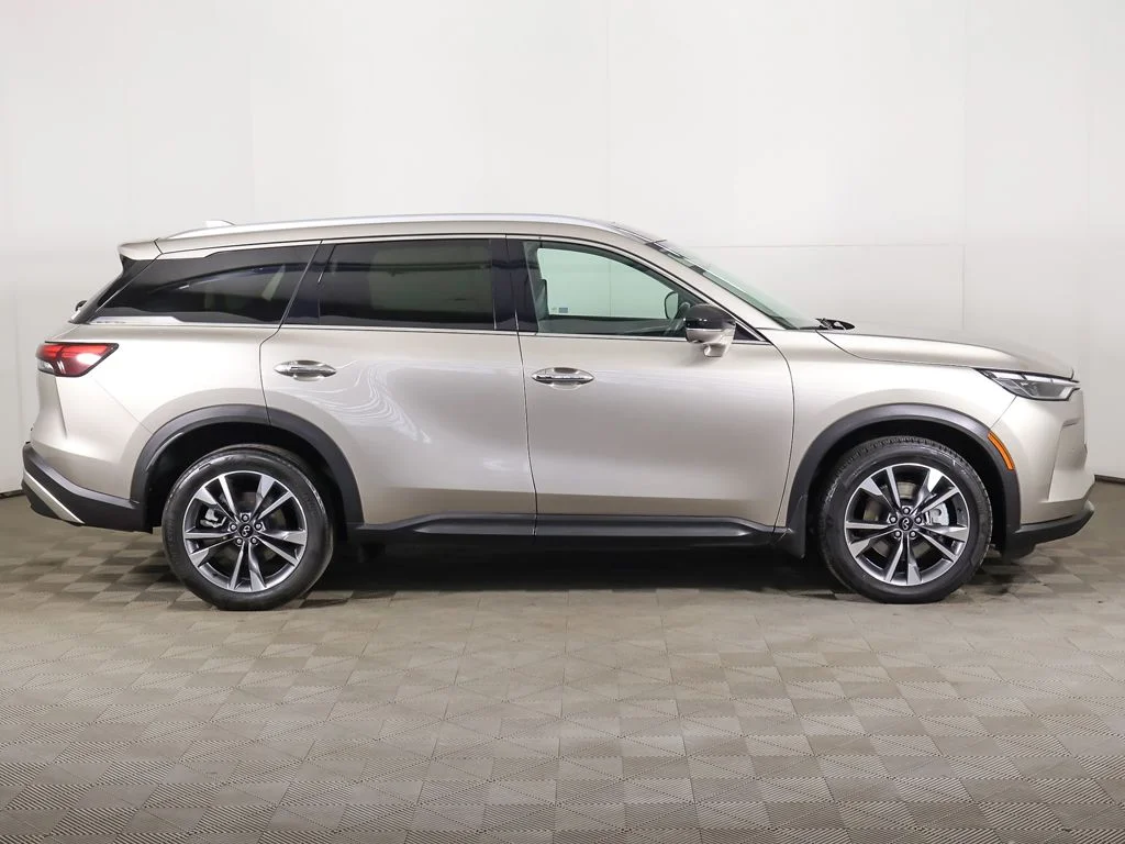 Used 2023 Titanium INFINITI LUXE image 21