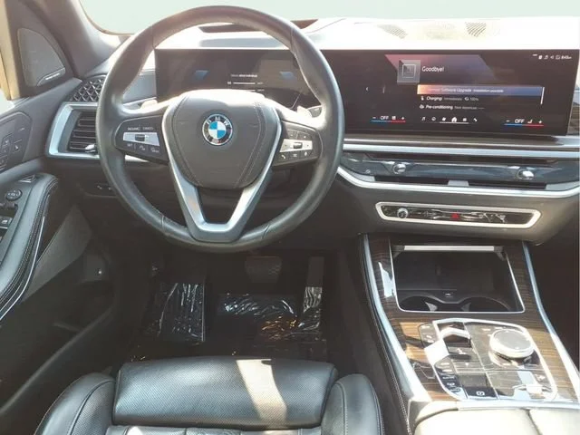 Used 2025  BMW xDrive50e image 22