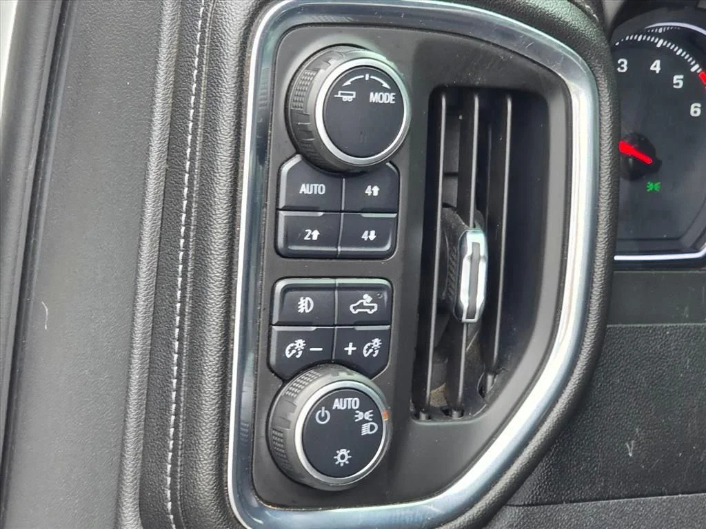 Used 2020 White Chevrolet LT image 8