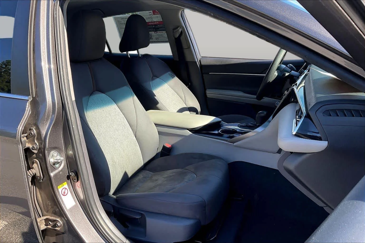Used 2018 Predawn Gray Mica Toyota LE image 9