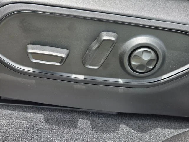 New 2026 Silver Zynith Exterior Paint Jeep Altitude image 20
