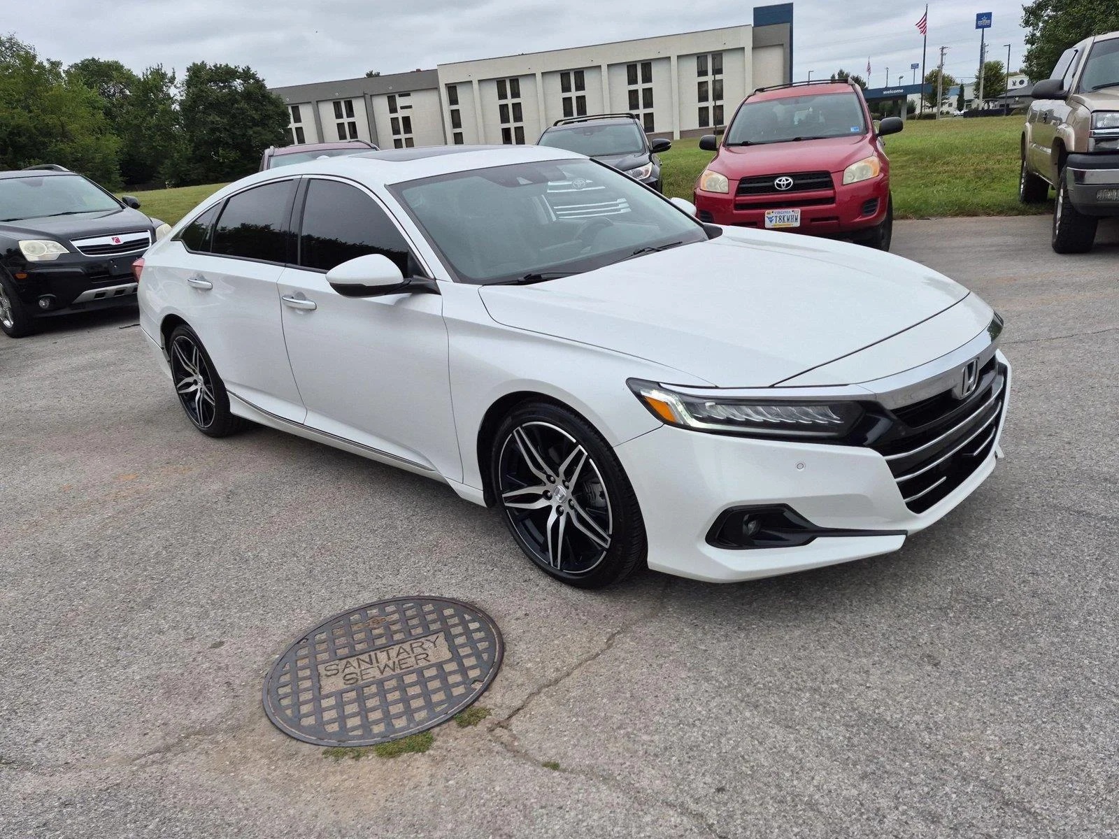 Used 2021 Platinum White Pearl Honda Touring image 7