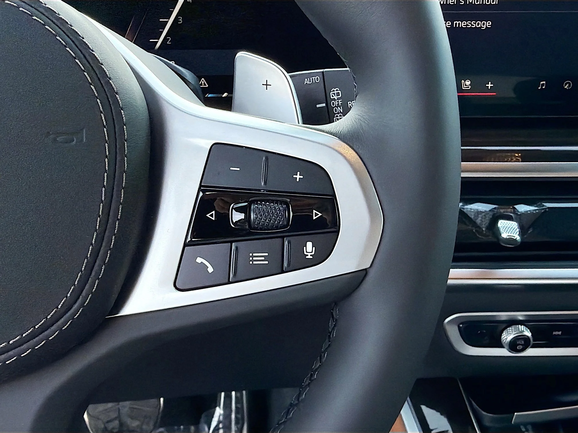 New 2026 Carbon Black Metallic BMW sDrive40i image 37