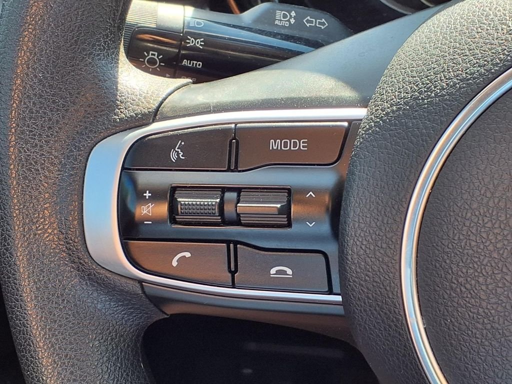 Used 2022 Silver Kia LXS image 20