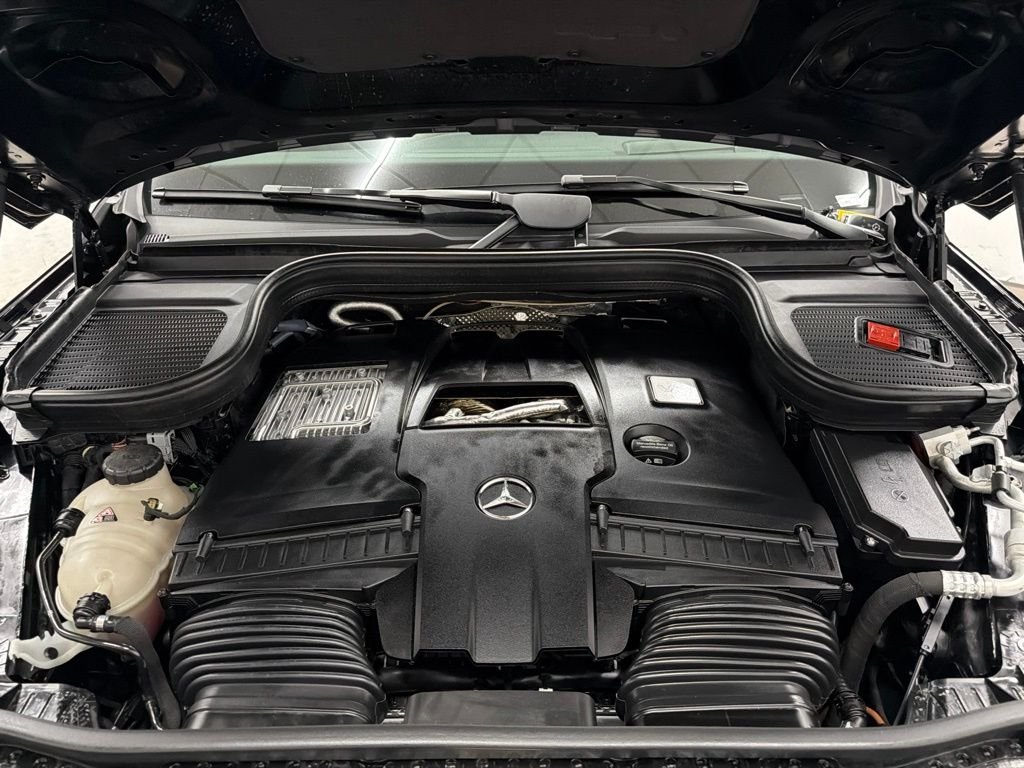 Certified Used 2025 Black Mercedes-Benz GLS 580 image 30