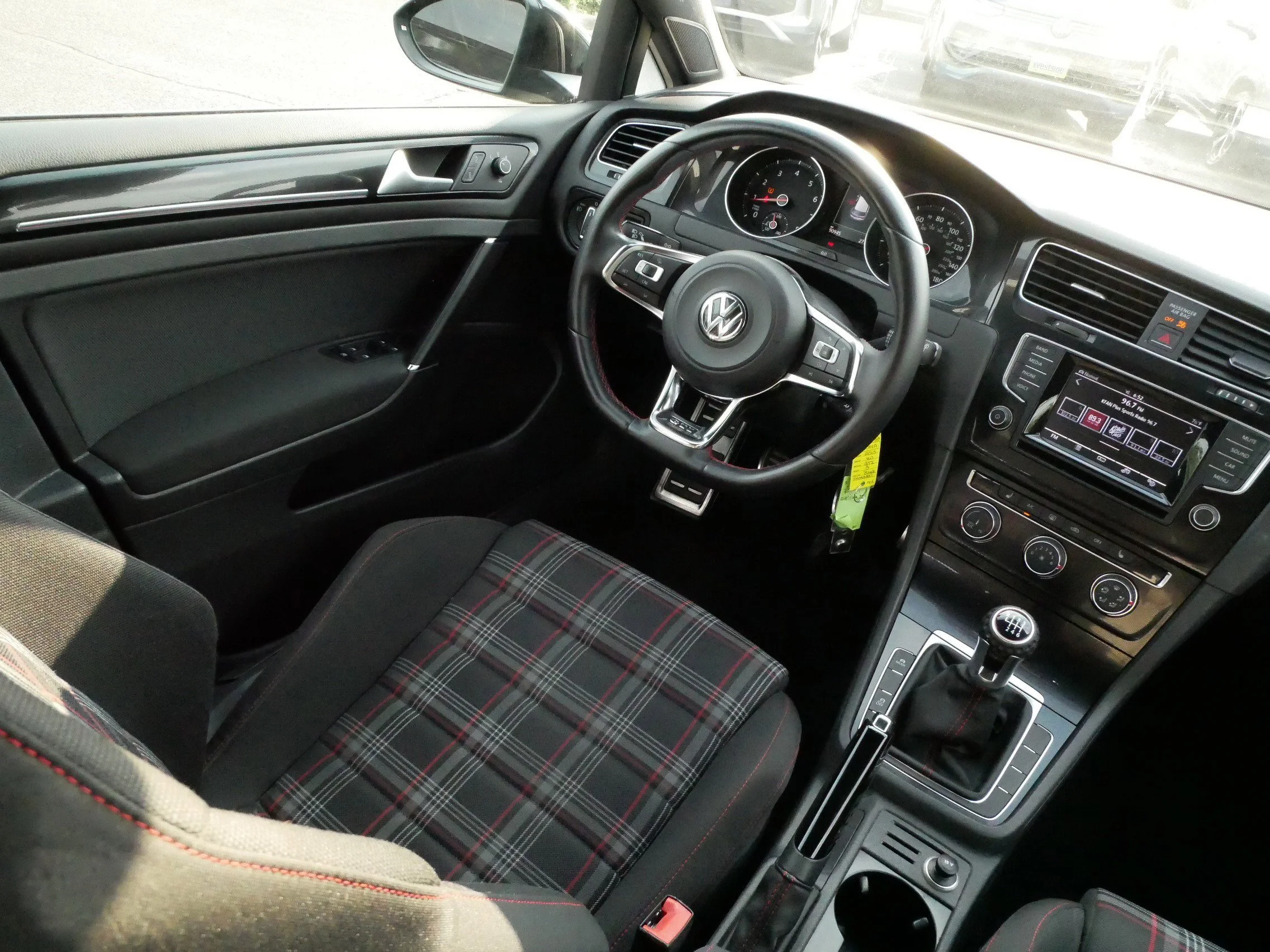 Used 2015 Deep Black Pearl Volkswagen S image 9