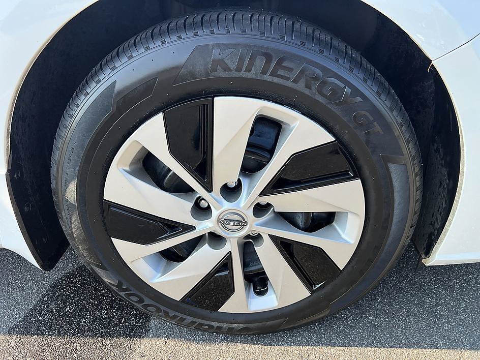 Certified Used 2024 Glacier White Nissan 2.5 S image 12