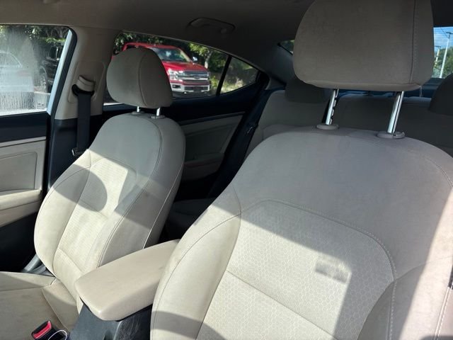 Used 2017 White Hyundai SE image 3