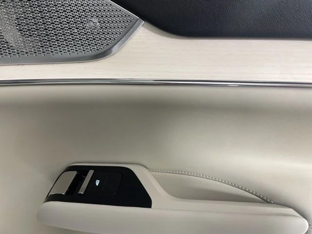 2025 Volvo EX90 Ultra - Photo 15