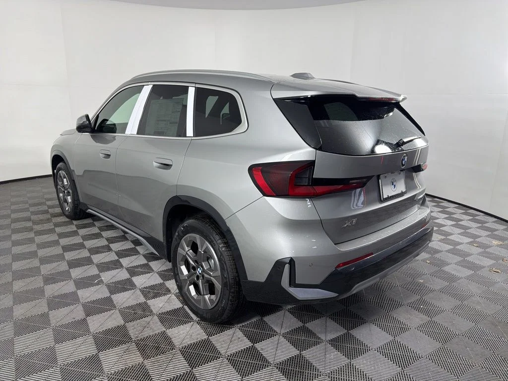 Used 2026 Space Silver Metallic BMW xDrive28i image 7
