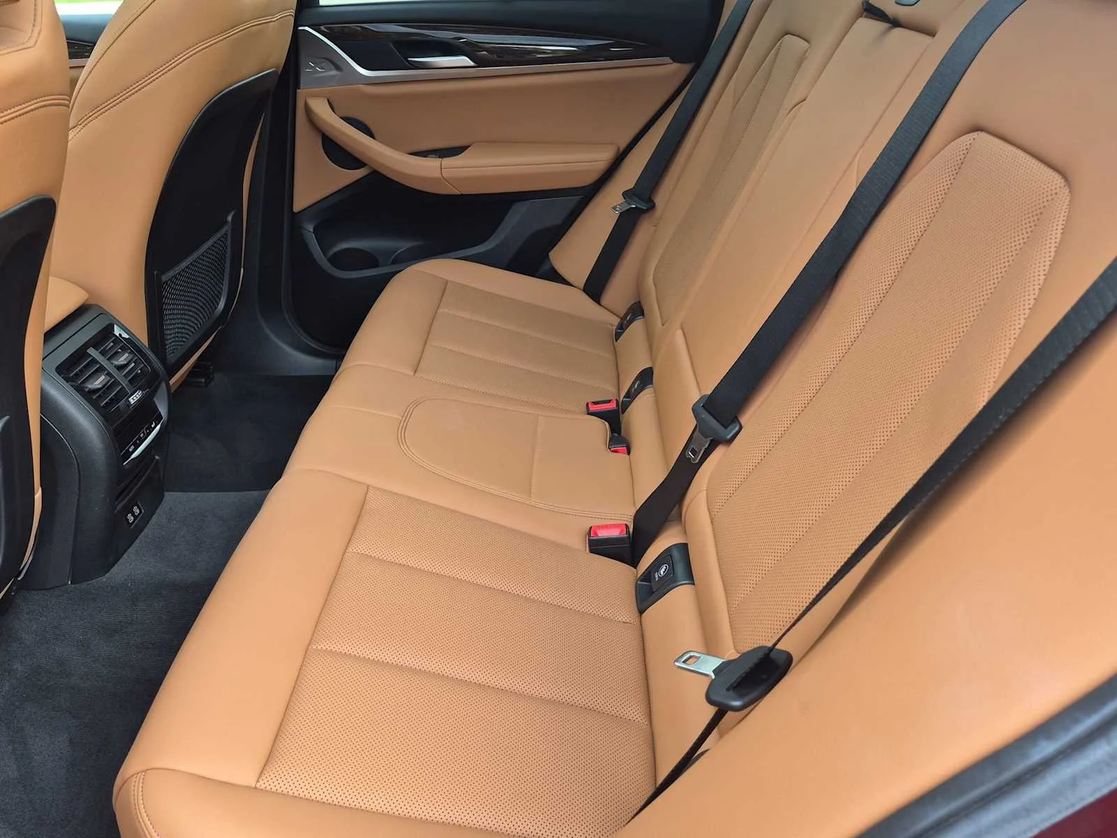Certified Used 2024 Aventurin Red Metallic BMW xDrive30i image 19
