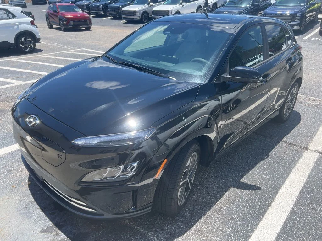 Used 2023 Black Hyundai Limited image 2