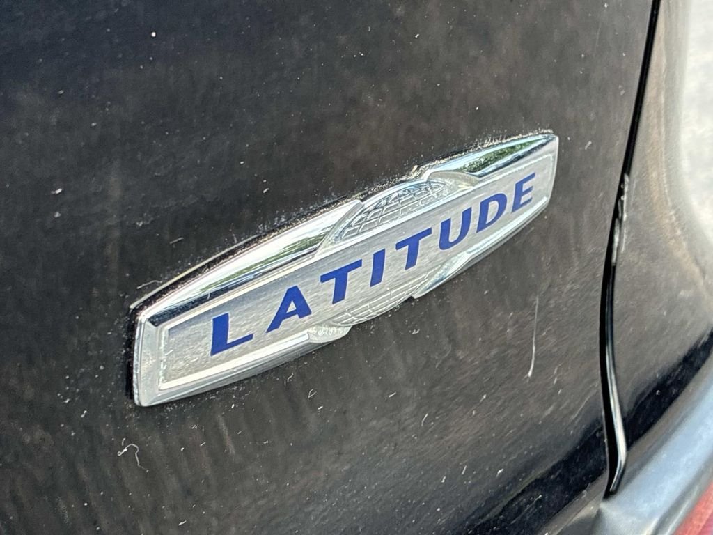 Used 2019 Black Jeep Latitude Plus image 11