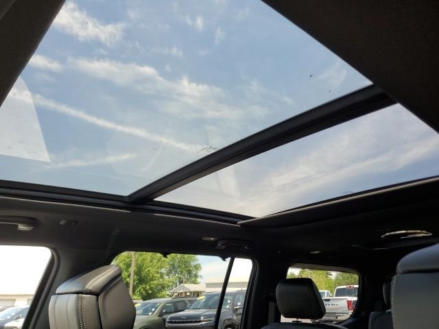 New 2026 High Gloss Black Jeep Summit Obsidian image 15