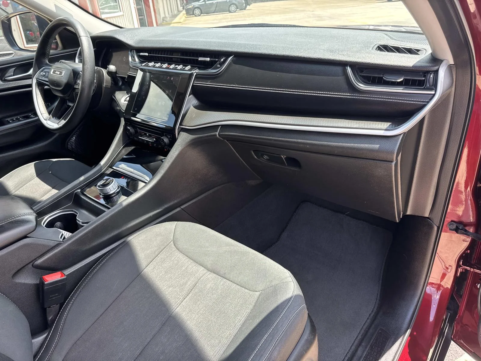 Used 2024 Velvet Red Pearlcoat Jeep Laredo image 12