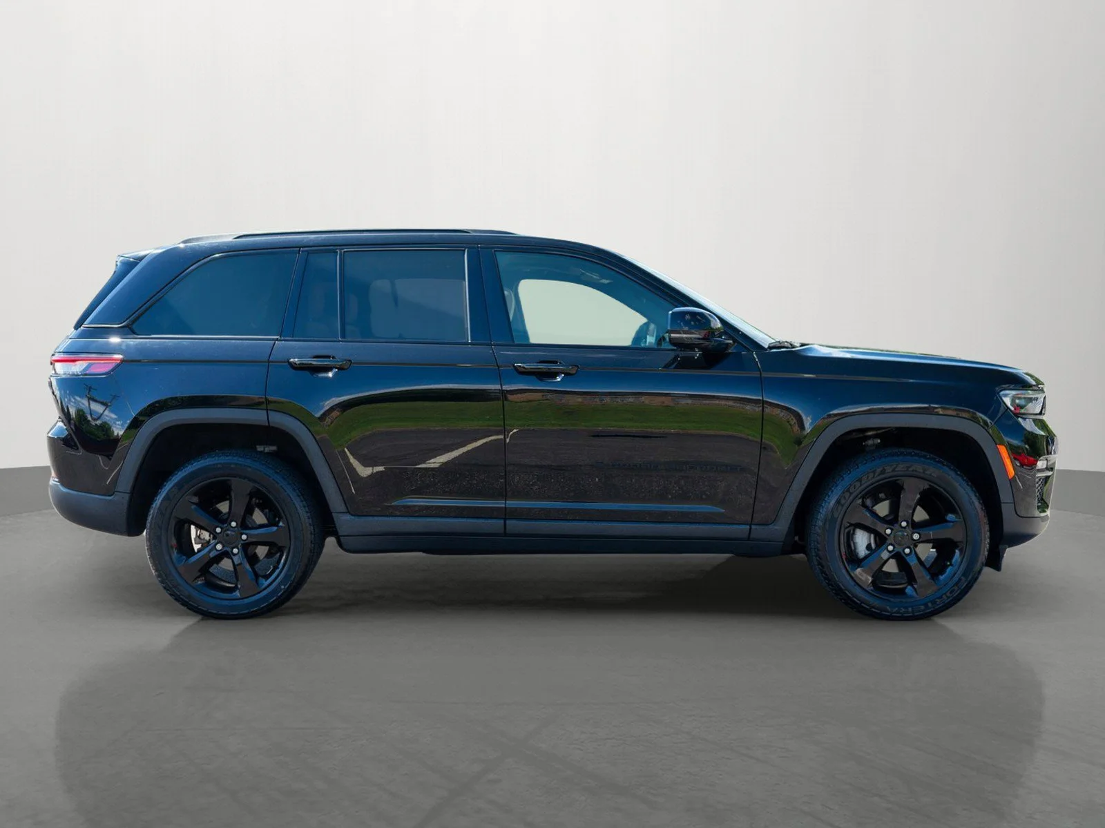 Used 2023 Diamond Black Crystal Pearlcoat Jeep Limited image 8