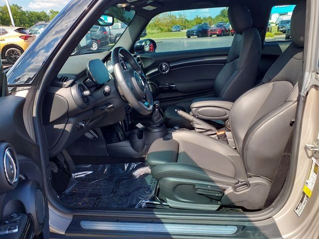 Used 2022 Gray MINI  image 22
