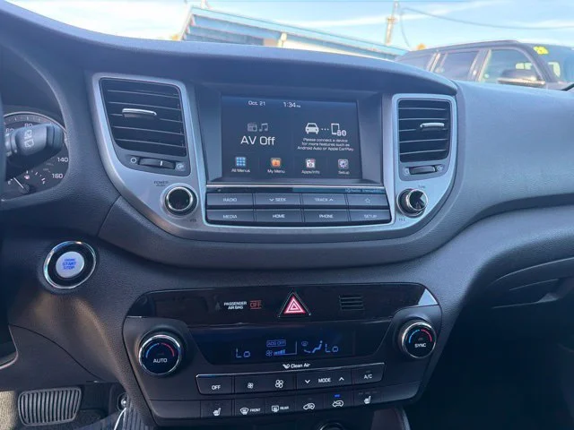 Used 2018 Black Noir Pearl Hyundai Value image 25