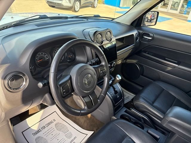 Used 2016 White Jeep Latitude image 21