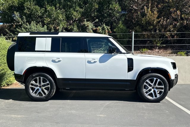 Used 2026 White Land Rover X-Dynamic SE image 6