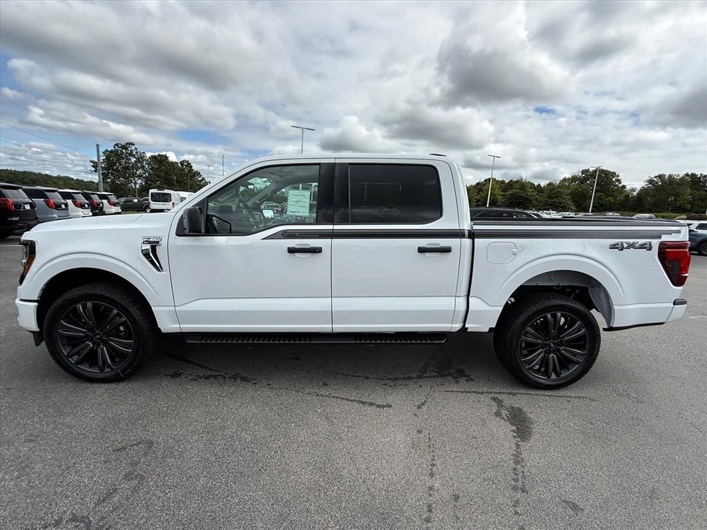 New 2026 Oxford White Ford XLT image 1