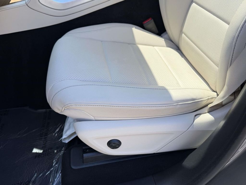 Used 2024 Gray Mercedes-Benz GLE 450 image 17