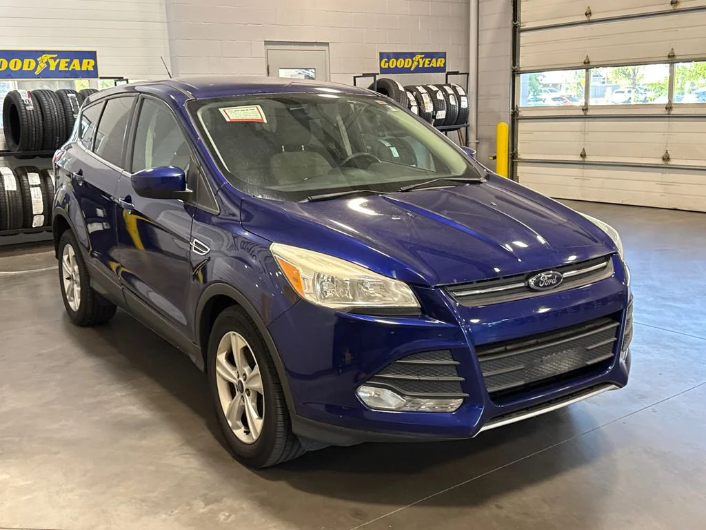 Used 2016 Blue Ford SE image 3