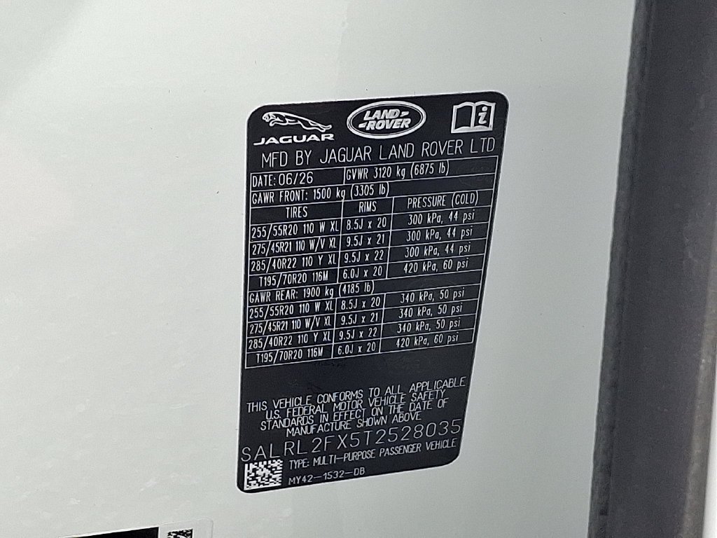 New 2026 Fuji White Land Rover Dynamic SE image 17