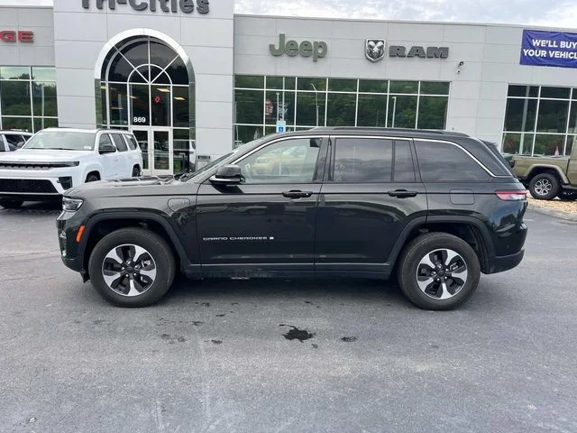 Used 2024  Jeep 4xe image 5