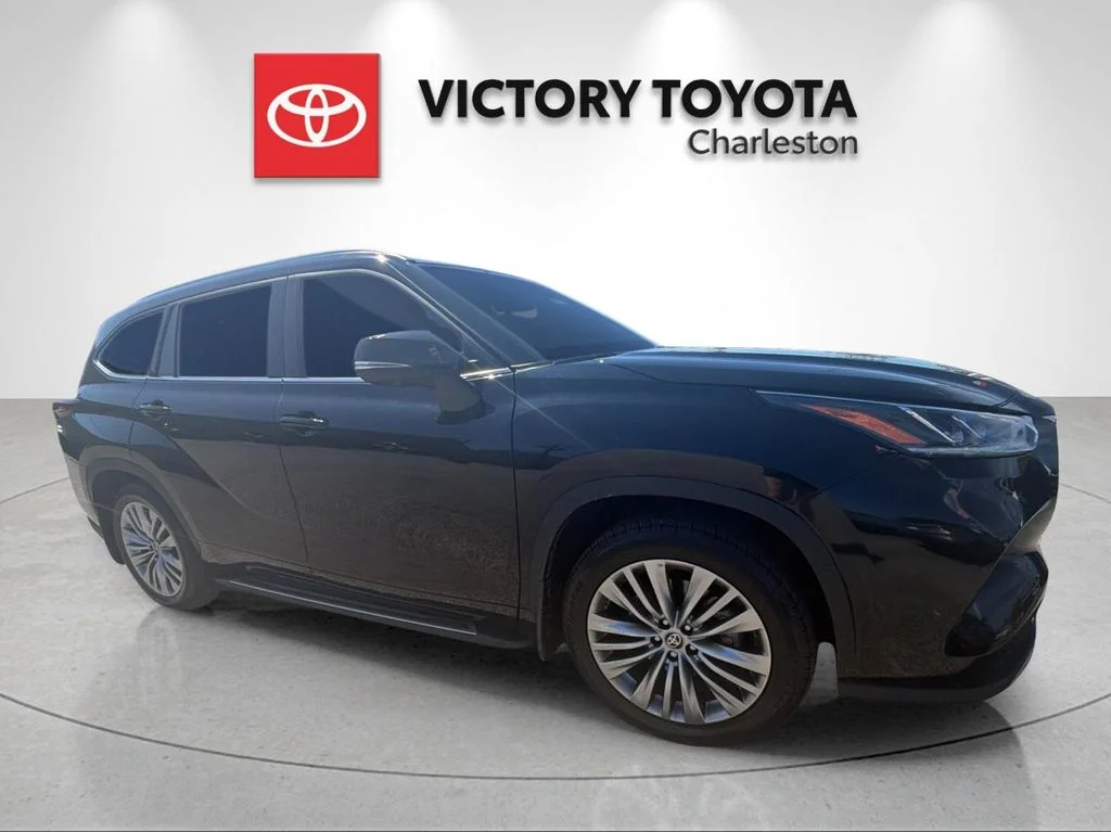 Used 2025 Black Toyota Platinum image 5
