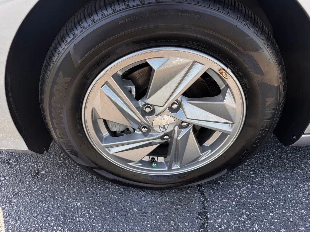 Used 2026 Fluid Metal Hyundai SE image 18