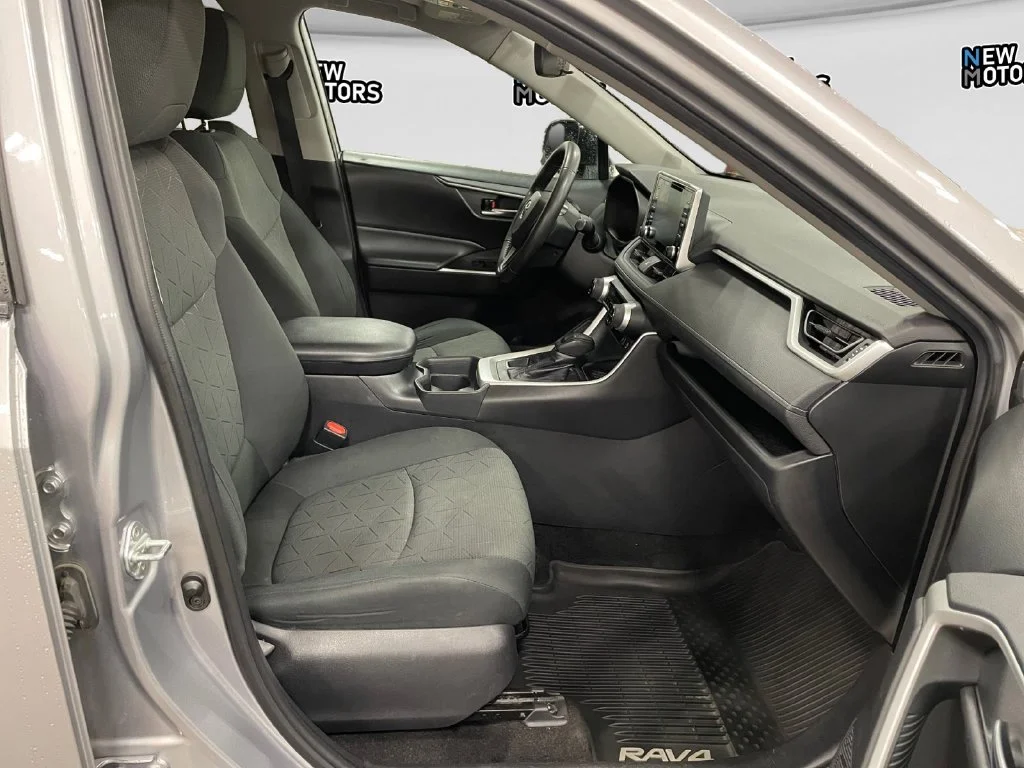 Used 2020 Silver Sky Metallic Toyota XLE image 15