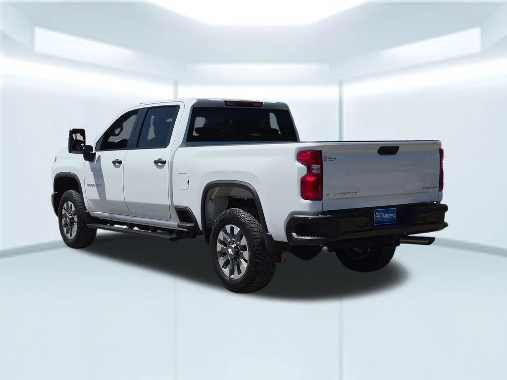 Used 2025 White Chevrolet Custom image 4