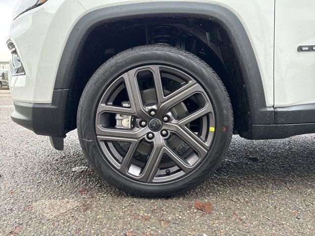 New 2026 Bright White Clear-Coat Exterior Paint Jeep Limited Altitude image 9